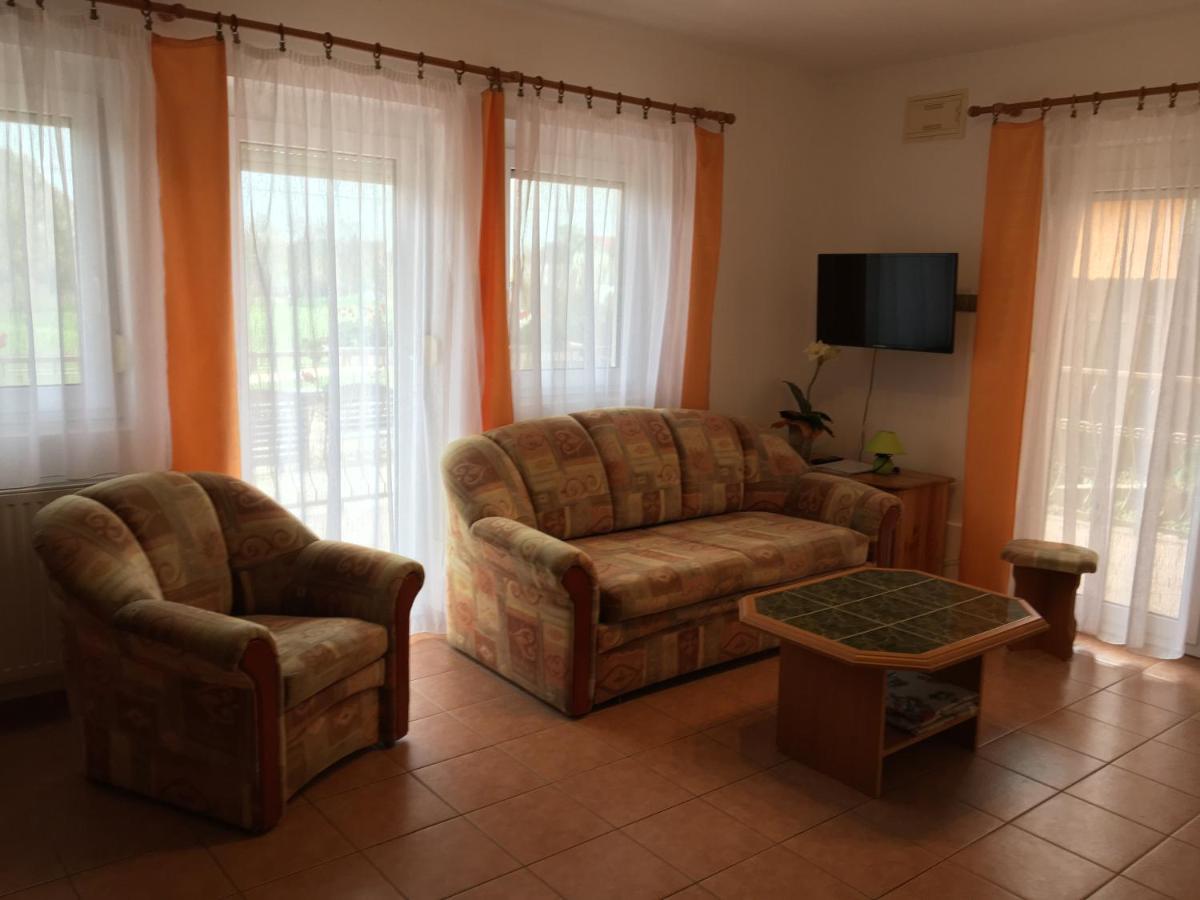 Central Apartments Zalakaros Buitenkant foto